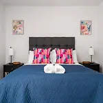 Pass The Keys 38 Lydia - Chavasse Apartments 1 Bed Julliet Balcony