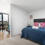 Pass The Keys 38 Lydia - Chavasse Apartments 1 Bed Julliet Balcony
