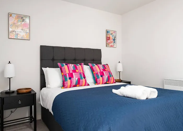 Pass The Keys 38 Lydia - Chavasse Apartments 1 Bed Julliet Balcony