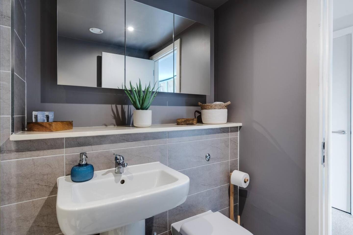 Pass The Keys 38 Lydia - Chavasse 1 Bed Julliet Balcony Apartment
