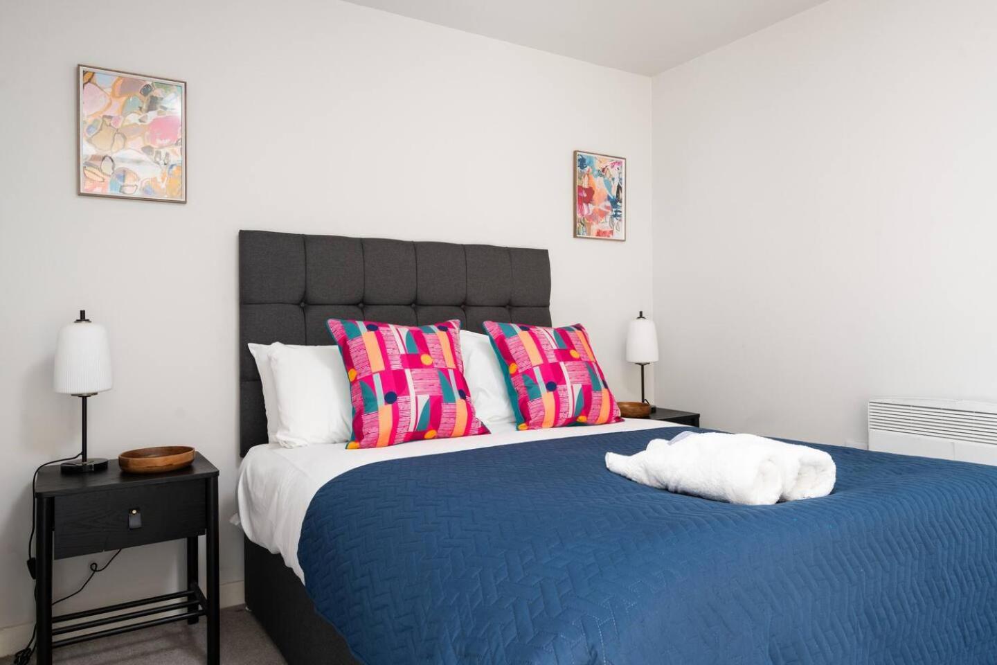 Pass The Keys 38 Lydia - Chavasse 1 Bed Julliet Balcony Liverpool