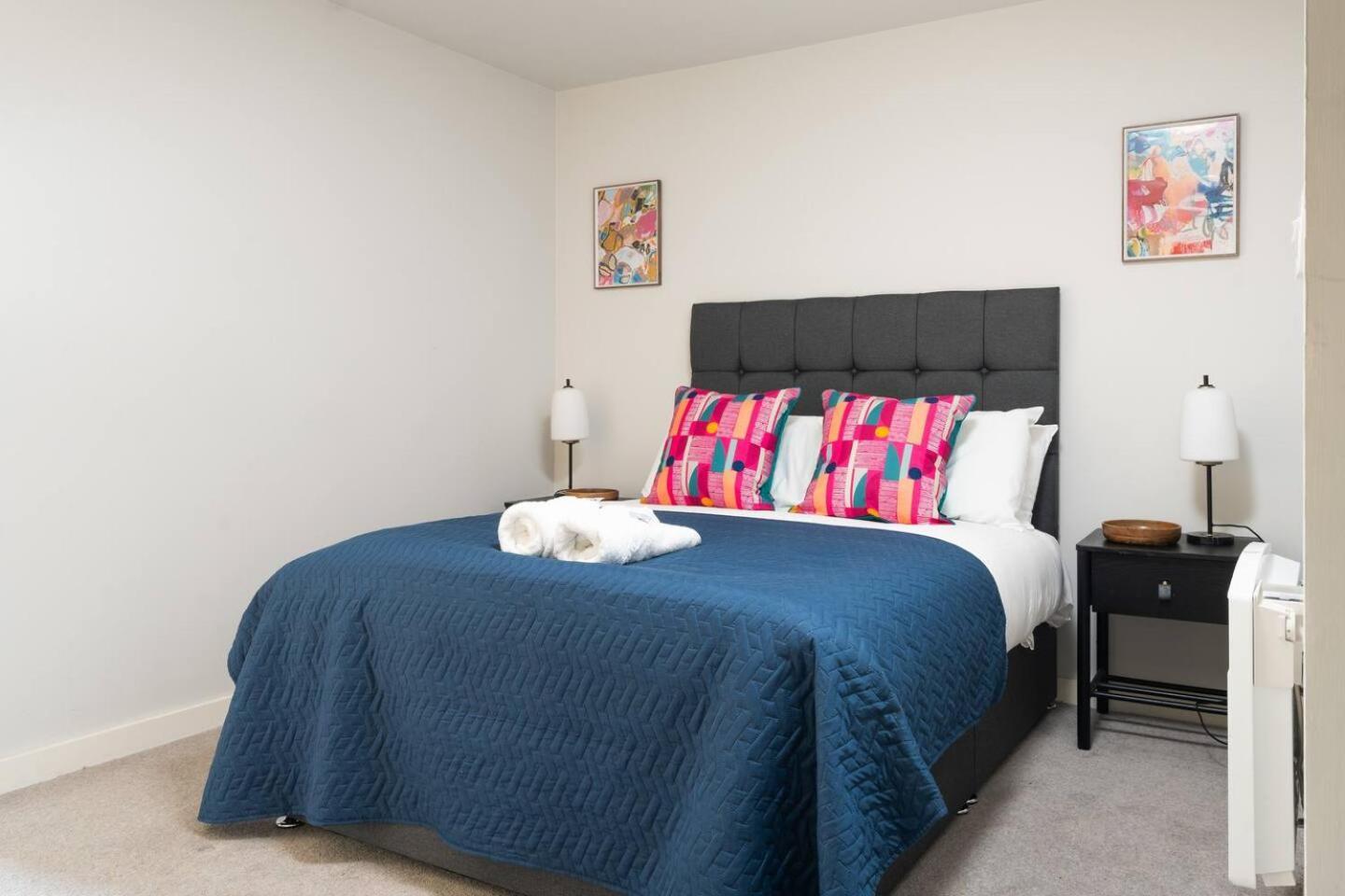 Pass The Keys 38 Lydia - Chavasse 1 Bed Julliet Balcony Liverpool