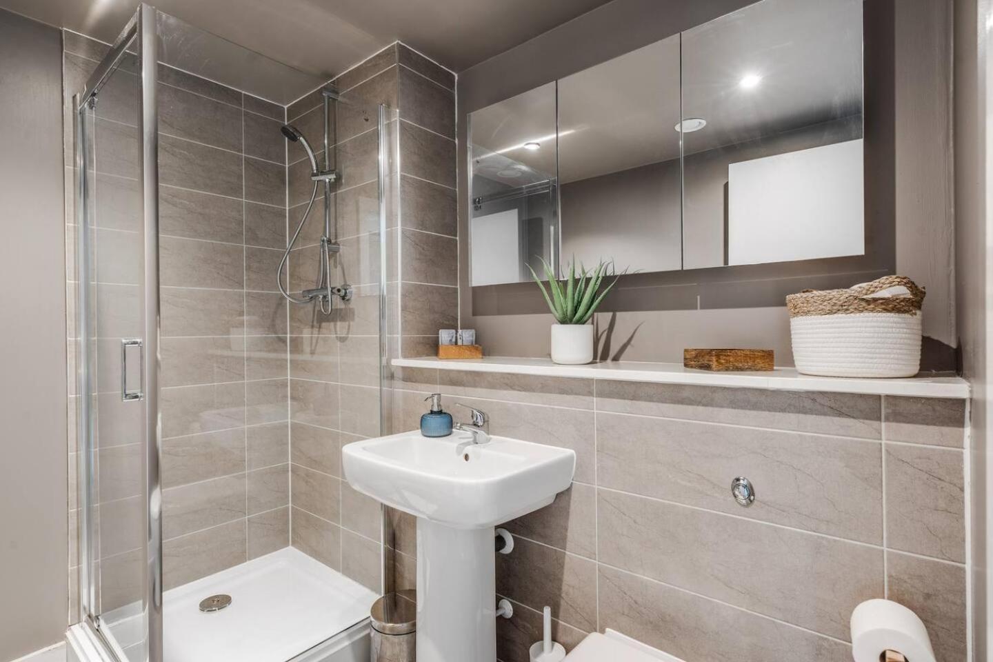 Pass The Keys 38 Lydia - Chavasse 1 Bed Julliet Balcony Apartment