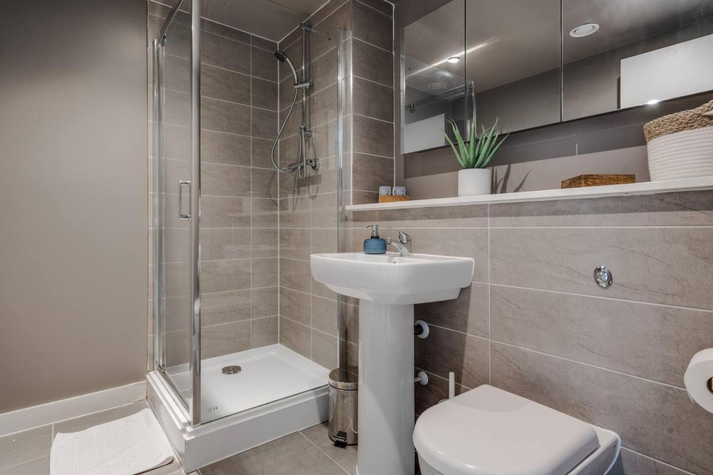 Pass The Keys 38 Lydia - Chavasse 1 Bed Julliet Balcony Apartment Liverpool
